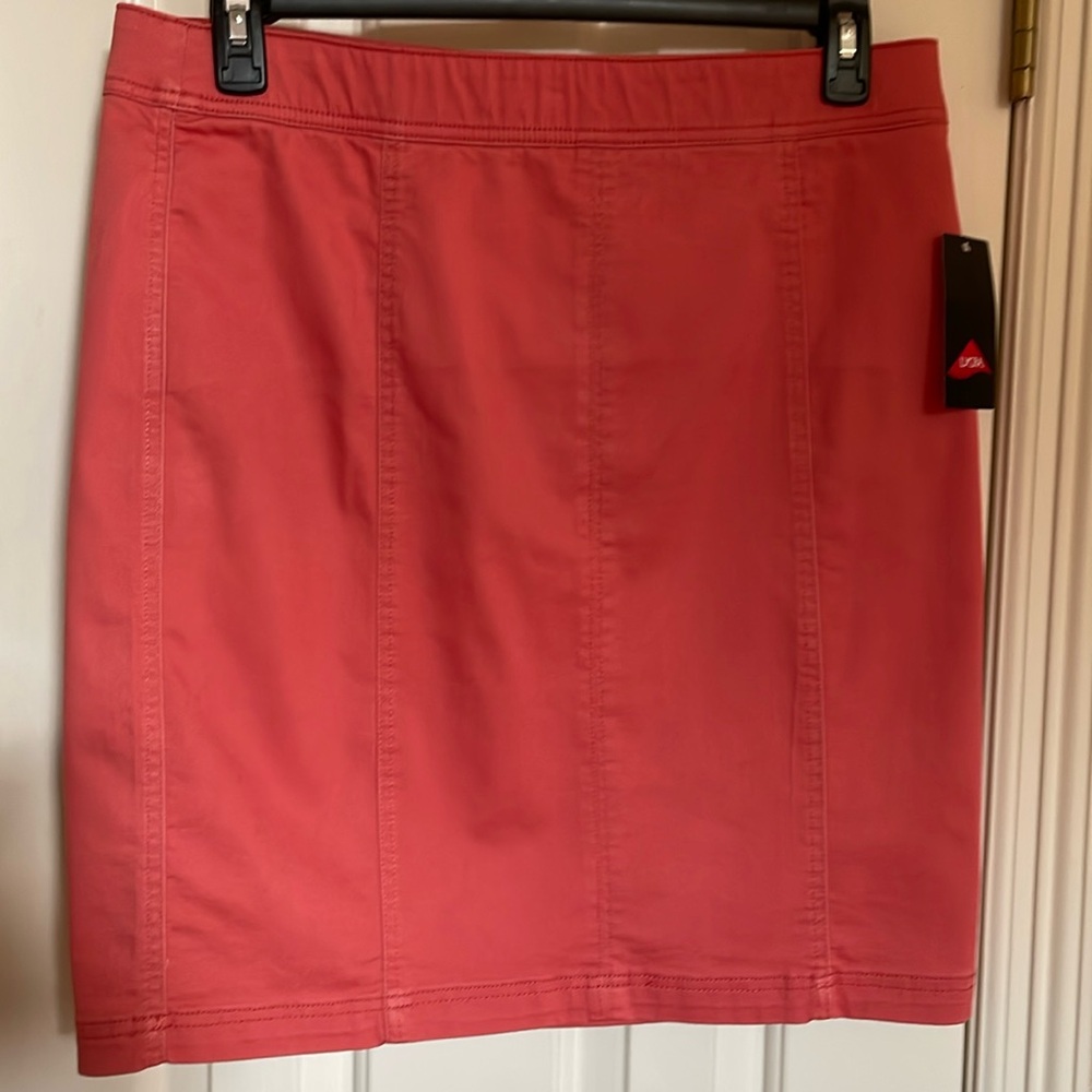 - 🎉🎉NWT Westbound Women's Straight & Pencil Skirt in size 12.